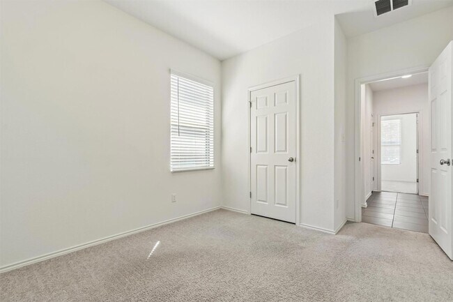 Building Photo - 533 Sweetwood Ln