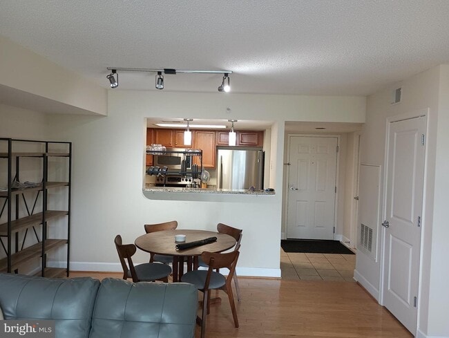 Building Photo - 11800 Sunset Hills Rd