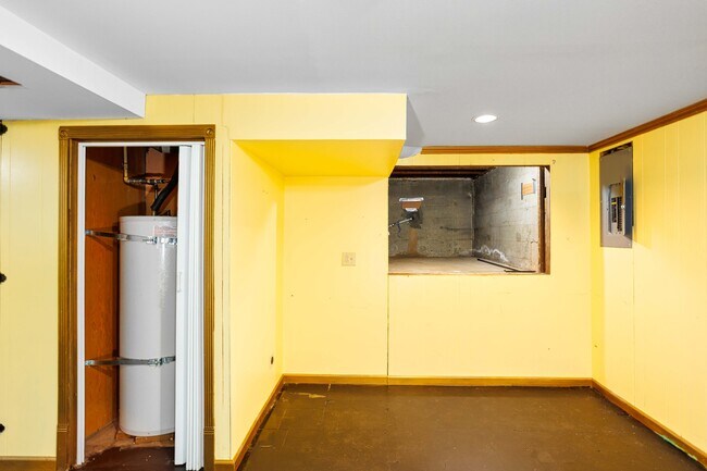 Building Photo - 1910 NE Cramer St