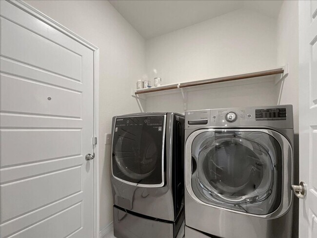 Building Photo - PRICE REDUCTION. 4-bed 2.5-bath 2714 sqft house located in DR Horton's Millstone subdivision