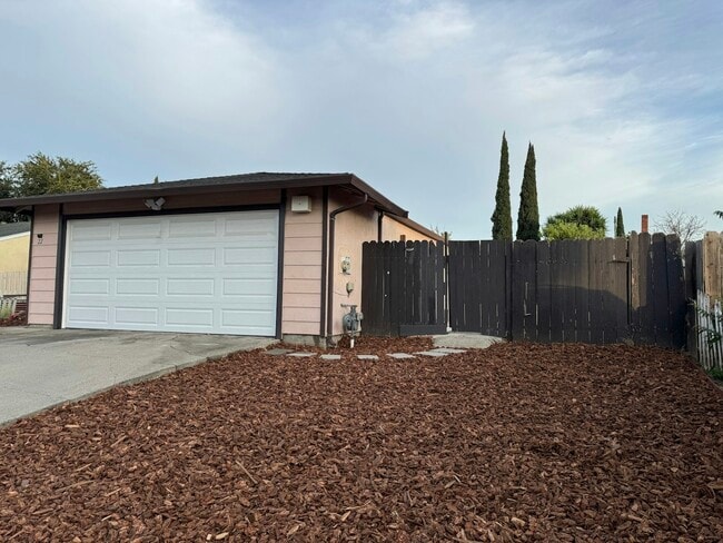 Building Photo - 22 Merrimac Pl