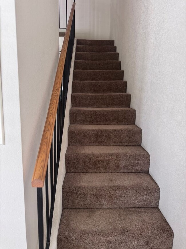 Building Photo - Woodhaven CC - Unfurnished 3br - Long Term