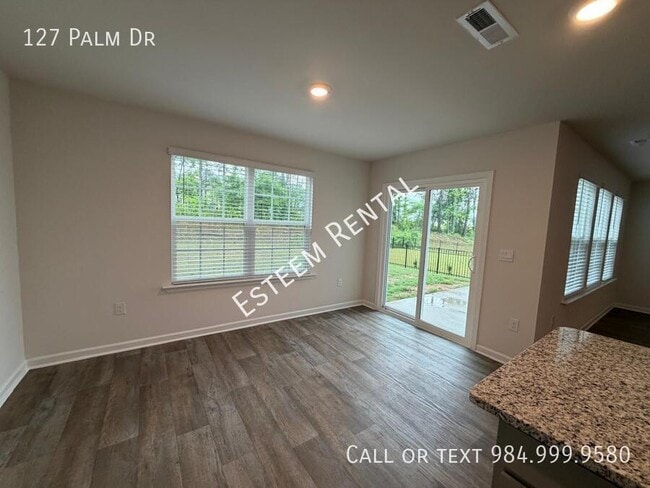 Building Photo - 127 Palm Dr