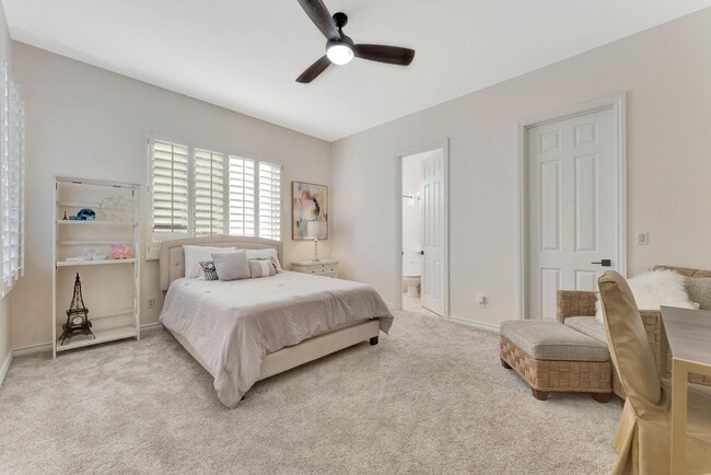 Building Photo - Queensridge Beauty - 5 bedroom on a 1/4+ acre lot