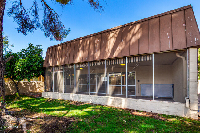 Building Photo - 5 Inner Cir