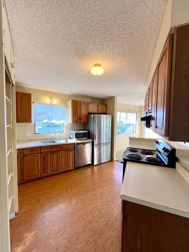 Building Photo - UNFURNISHED 3 BED/2BA PRIVATE HOME WITH OCEAN VIEW