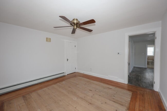 Building Photo - 154 Manning St