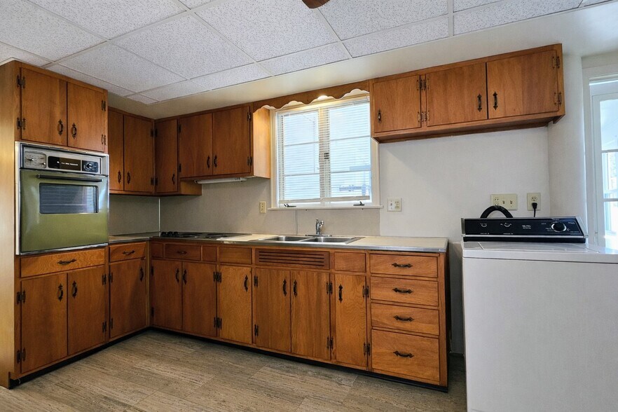 Building Photo - 815 Academy Heights Ave