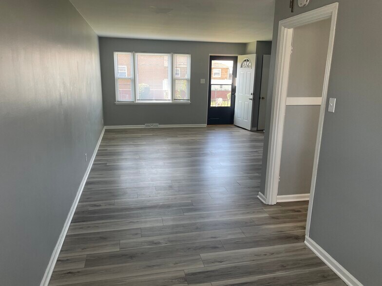 Living Room - 1801 Lake Ave