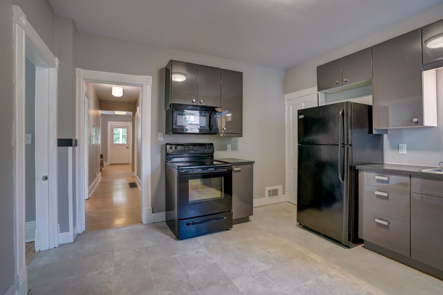 Building Photo - 538 W Wilson St