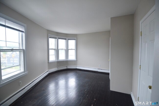 Building Photo - 2343 Barnum Ave