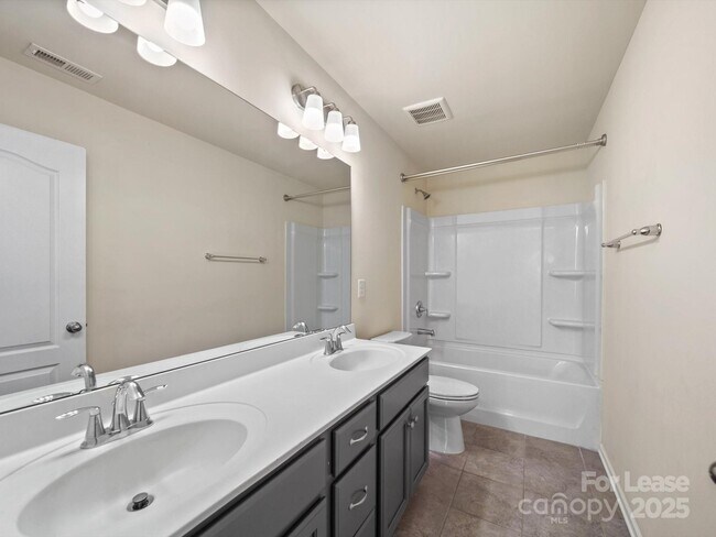 Building Photo - 1067 Winnett Dr
