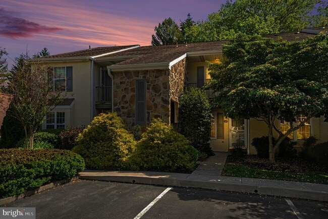 Building Photo - 205 Valley Stream Ln