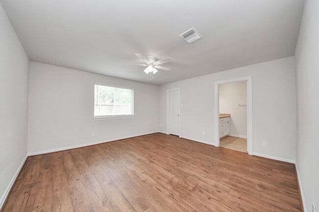 Building Photo - 6034 John Dreaper Dr