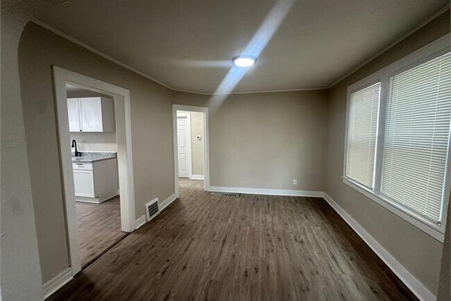 Building Photo - Fully Renovated 3-Bedroom Home – Move-In R...