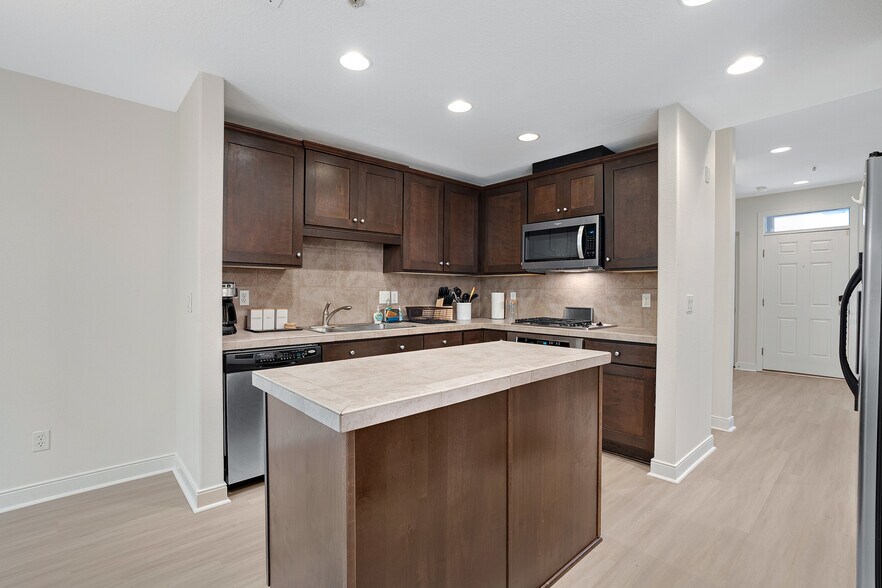 Kitchen - 6273 NE Carillion Dr