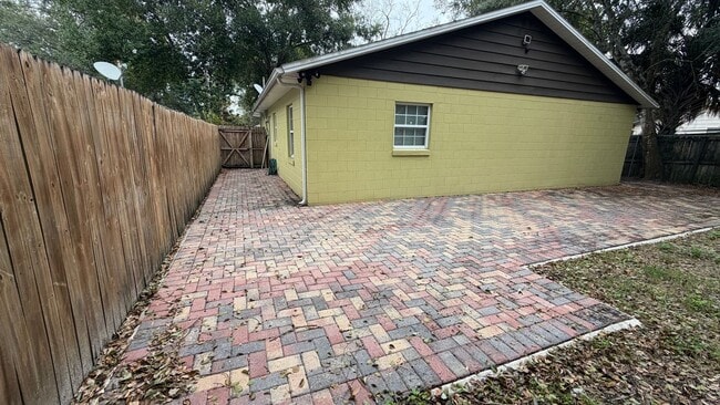 Building Photo - House For Rent - Metrowest