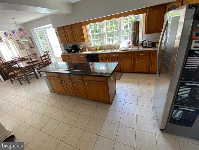 Building Photo - 5430 Ashleigh Rd