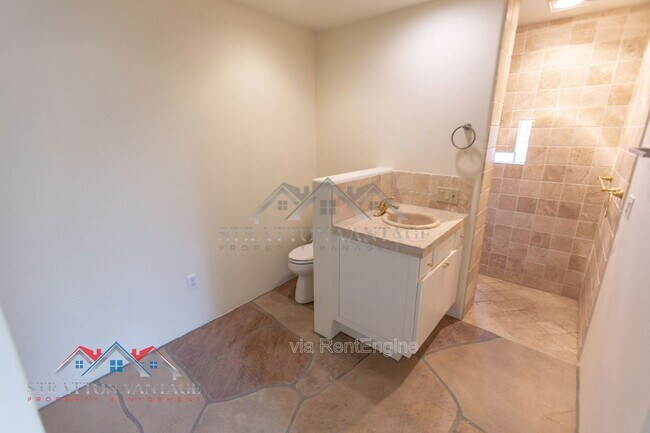 Building Photo - 4728 E Ron Rico Rd