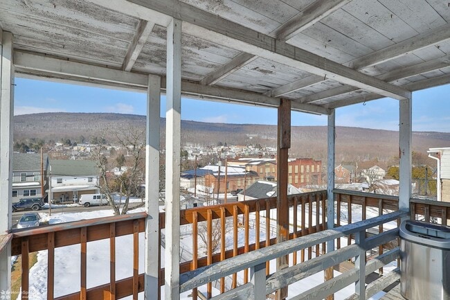 Building Photo - 50 W Catawissa St