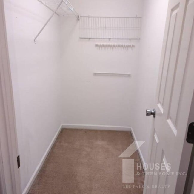 Building Photo - 515 Fairview Rd