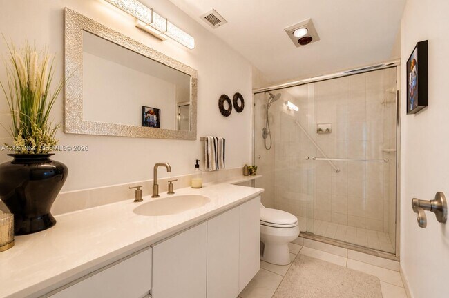 Building Photo - 300 Bayview Dr