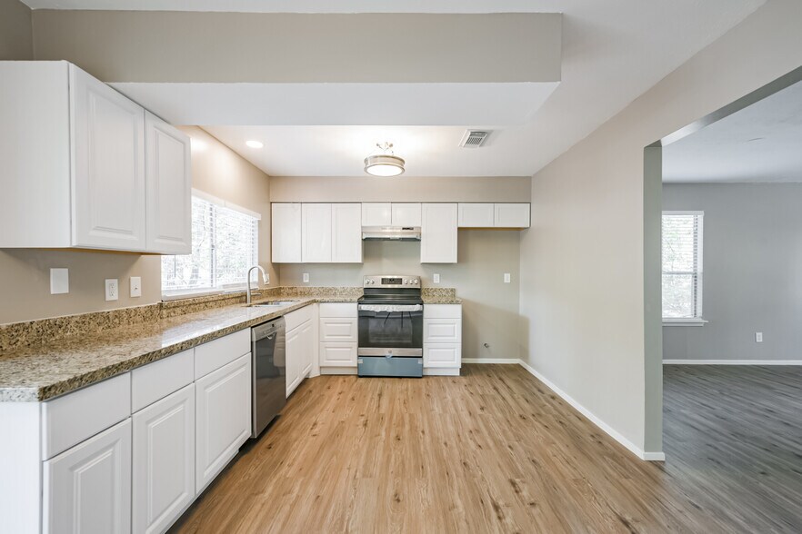 Building Photo - 2051 Oak Shores Dr