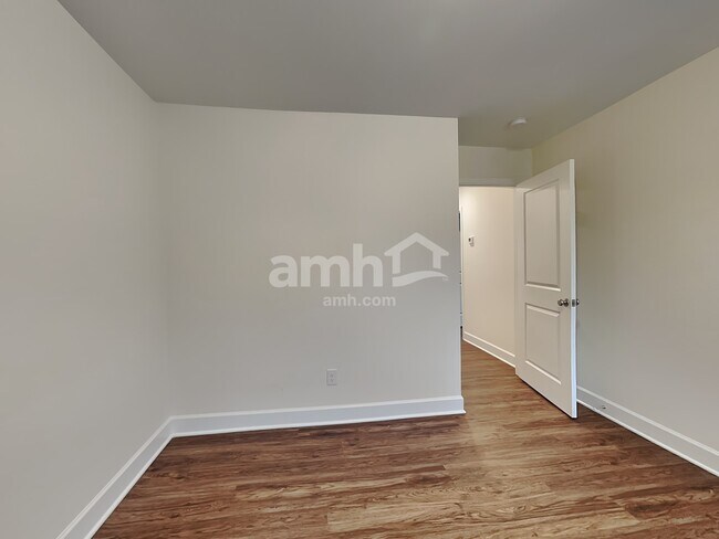 Building Photo - 3110 Esquire Dr