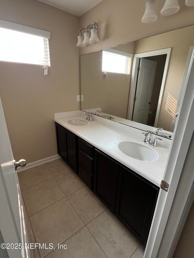 Building Photo - 4586 Temple Lakes Dr