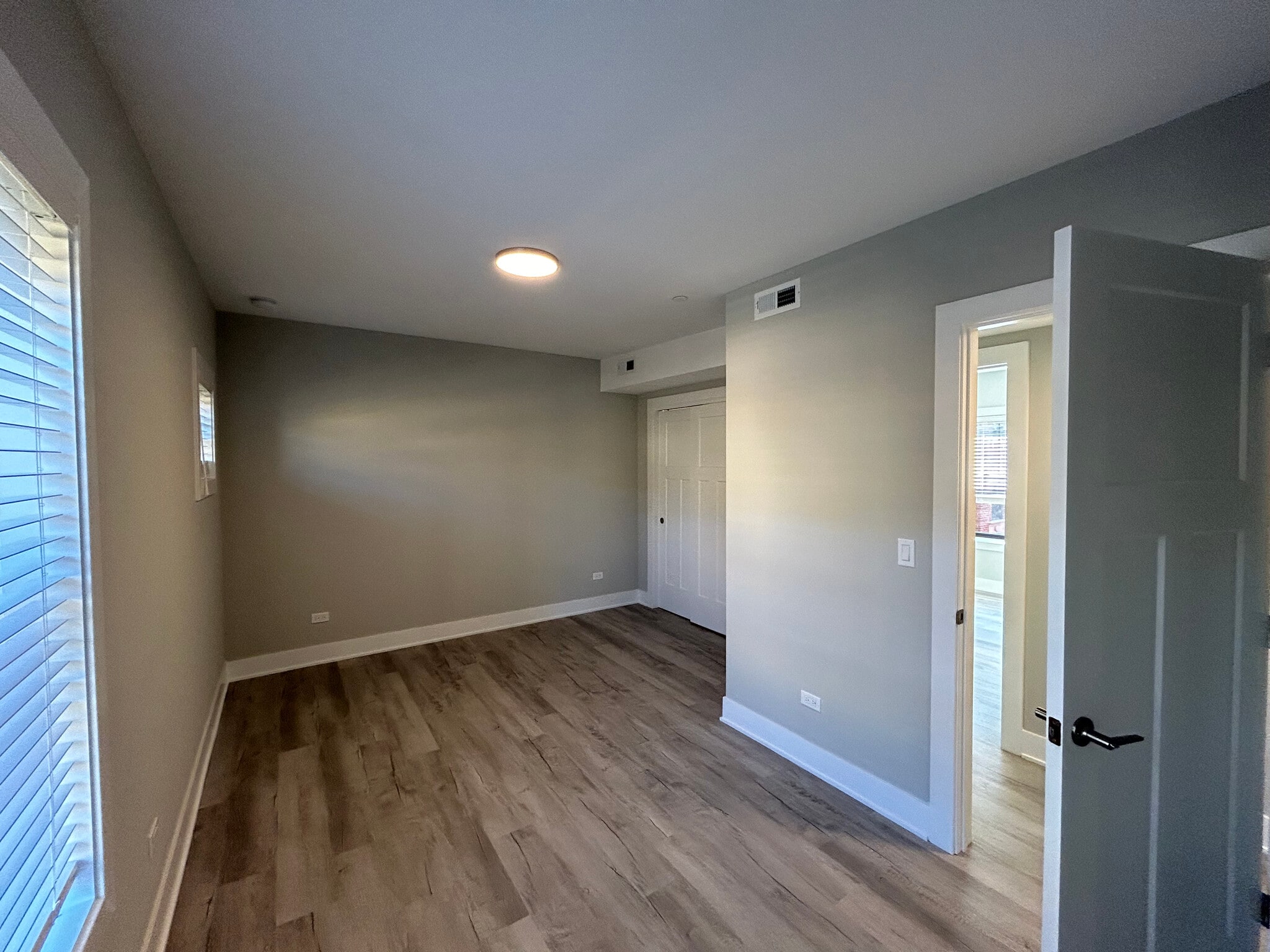 Building Photo - 1131 Oak Ave