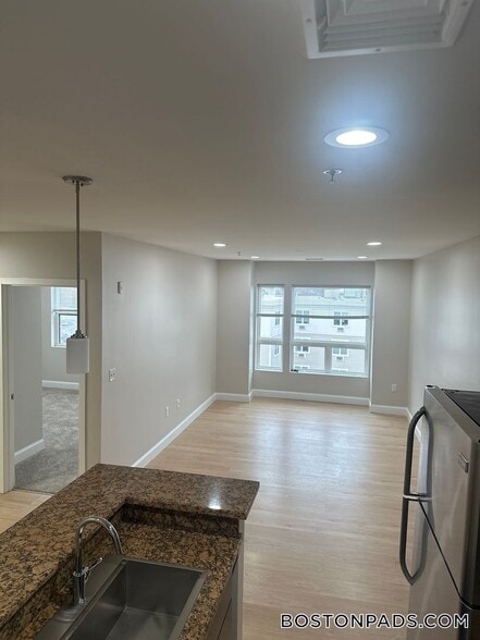 Building Photo - 75 S Main St