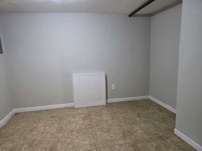 Building Photo - Remodeled Two Bedroom House!