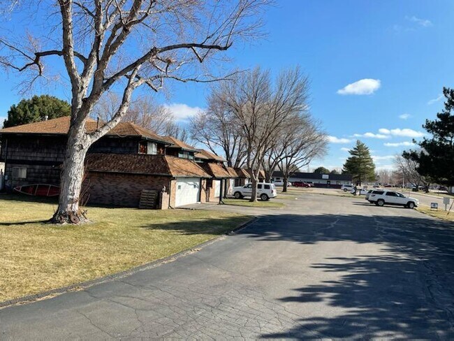 Primary Photo - 1213 S Willow St