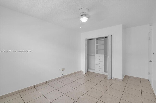 Building Photo - 4776 E 10th Ave