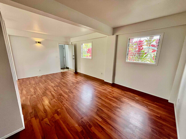 Building Photo - 2351 Liliuokalani St