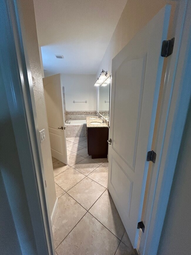 Building Photo - 15147 Driftwood Bend St