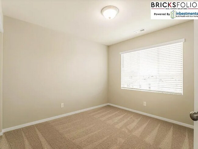 Building Photo - Puyallup's Hidden Gem: Experience the Warm...