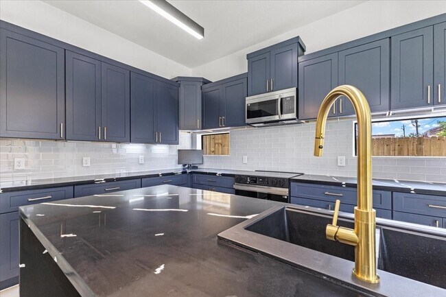 Building Photo - 5110 Longmeadow St