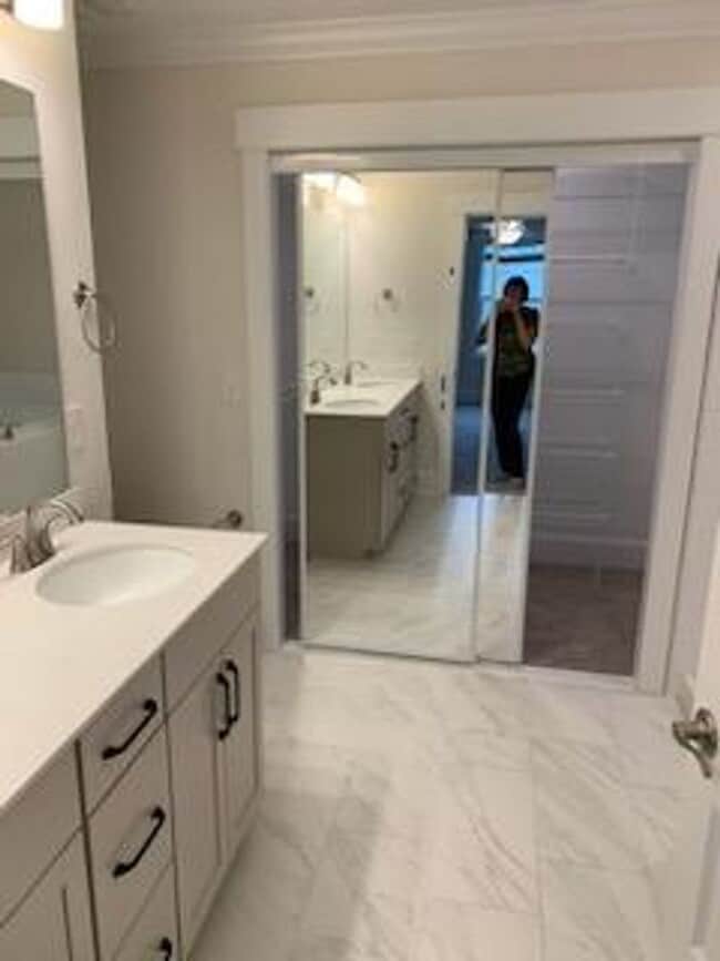 Building Photo - Available Rental located in desirable area of Scotts Hill in Scotts Hill Village