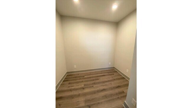 Building Photo - 405 Carneros Dr
