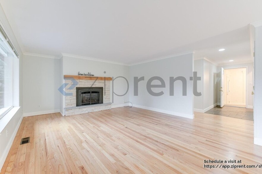 Building Photo - 380 Mt Defiance Cir SW