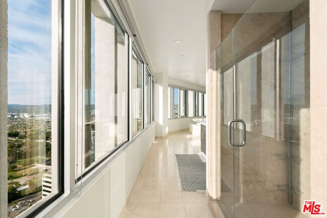 Building Photo - 5670 Wilshire Blvd