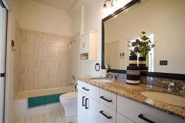 Building Photo - 384 Ralph McGill Blvd NE