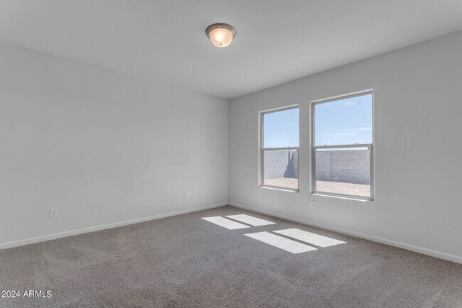 Building Photo - 1213 W Elm Ave