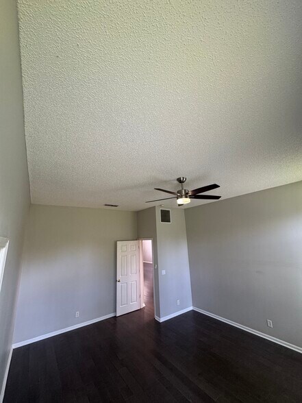 Building Photo - 12033 Walkers Glen Ln N