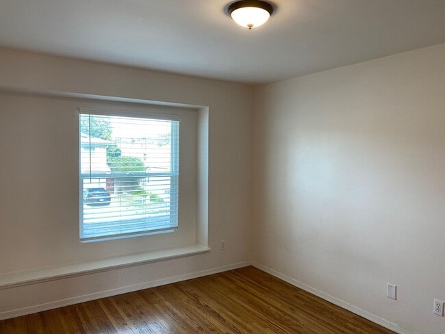 Building Photo - 491 S Danville Ave