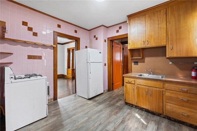 Building Photo - 97 Rohr St