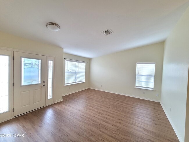 Building Photo - 3225 Azalea Cir