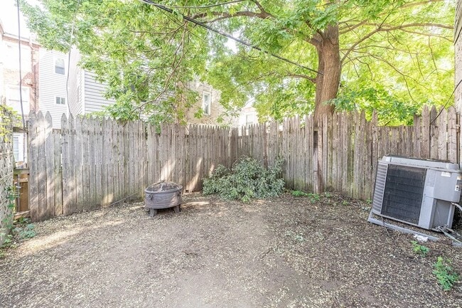 Building Photo - 951 N 6th St