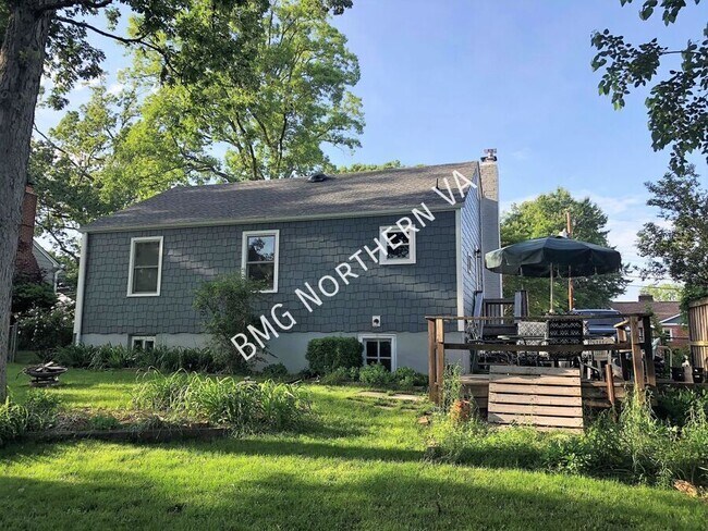 Building Photo - 1100 S Forest Dr